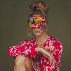 Powder UK Fantasy Floral silk & velvet eye mask in matching velvet bag-NWT